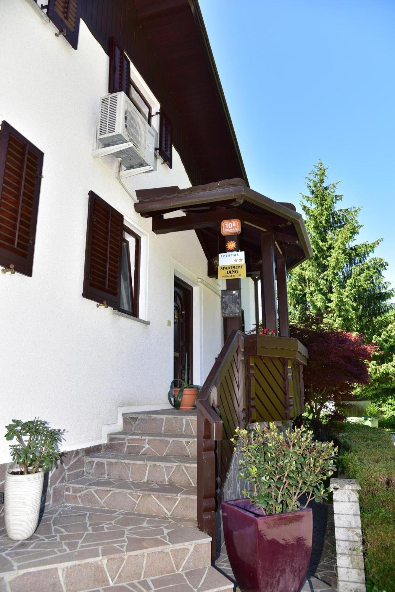 Apartment Jang Tolmin Exteriör bild